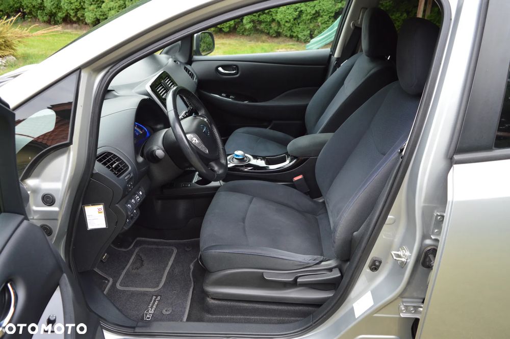 Nissan Leaf 24 kWh (mit Batterie) Visia + - 18