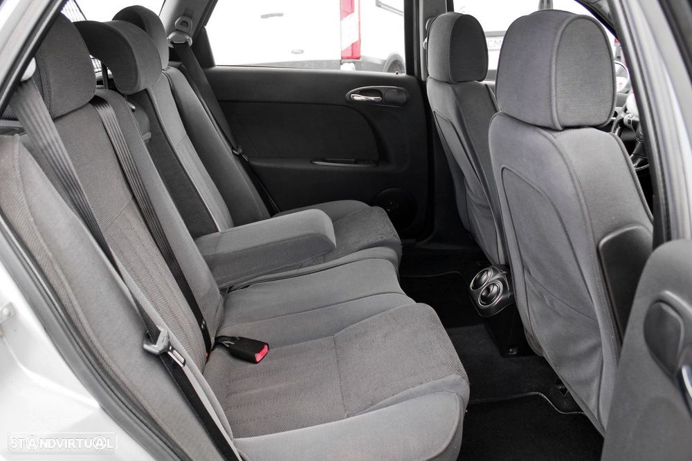 Alfa Romeo 156 Sportwagon 1.9 JTD 16V Distinctive - 11