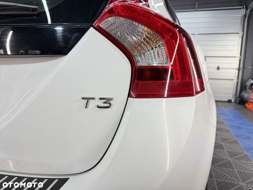 Volvo V60 T3 Drive-E Momentum - 17