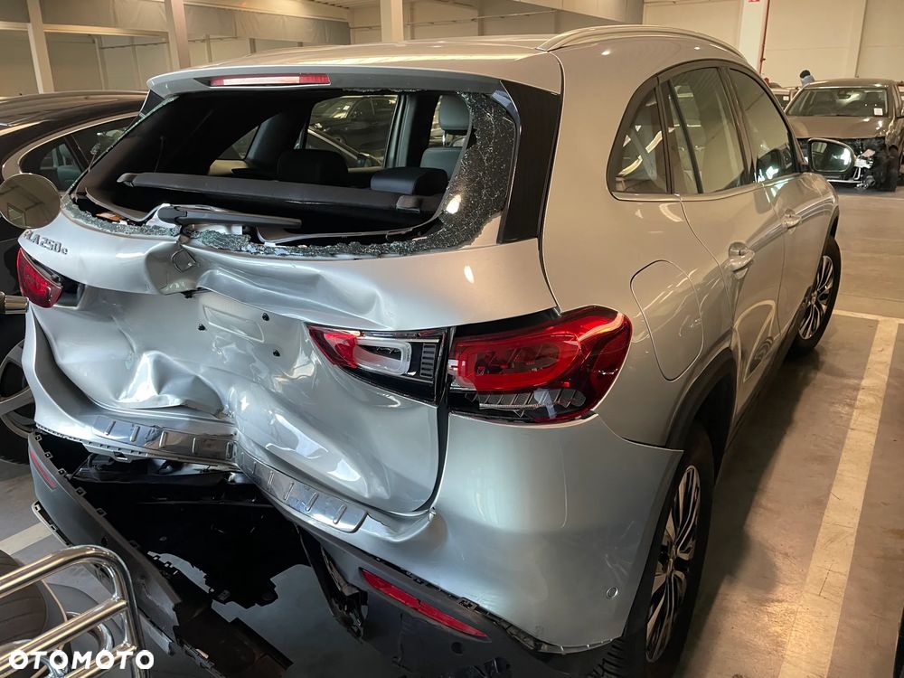 Mercedes-Benz GLA 180 Business Edition - 5