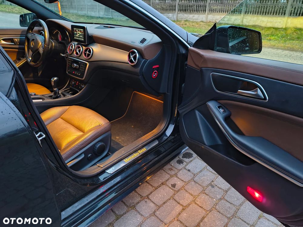 Mercedes-Benz CLA 180 UrbanStyle Edition - 18