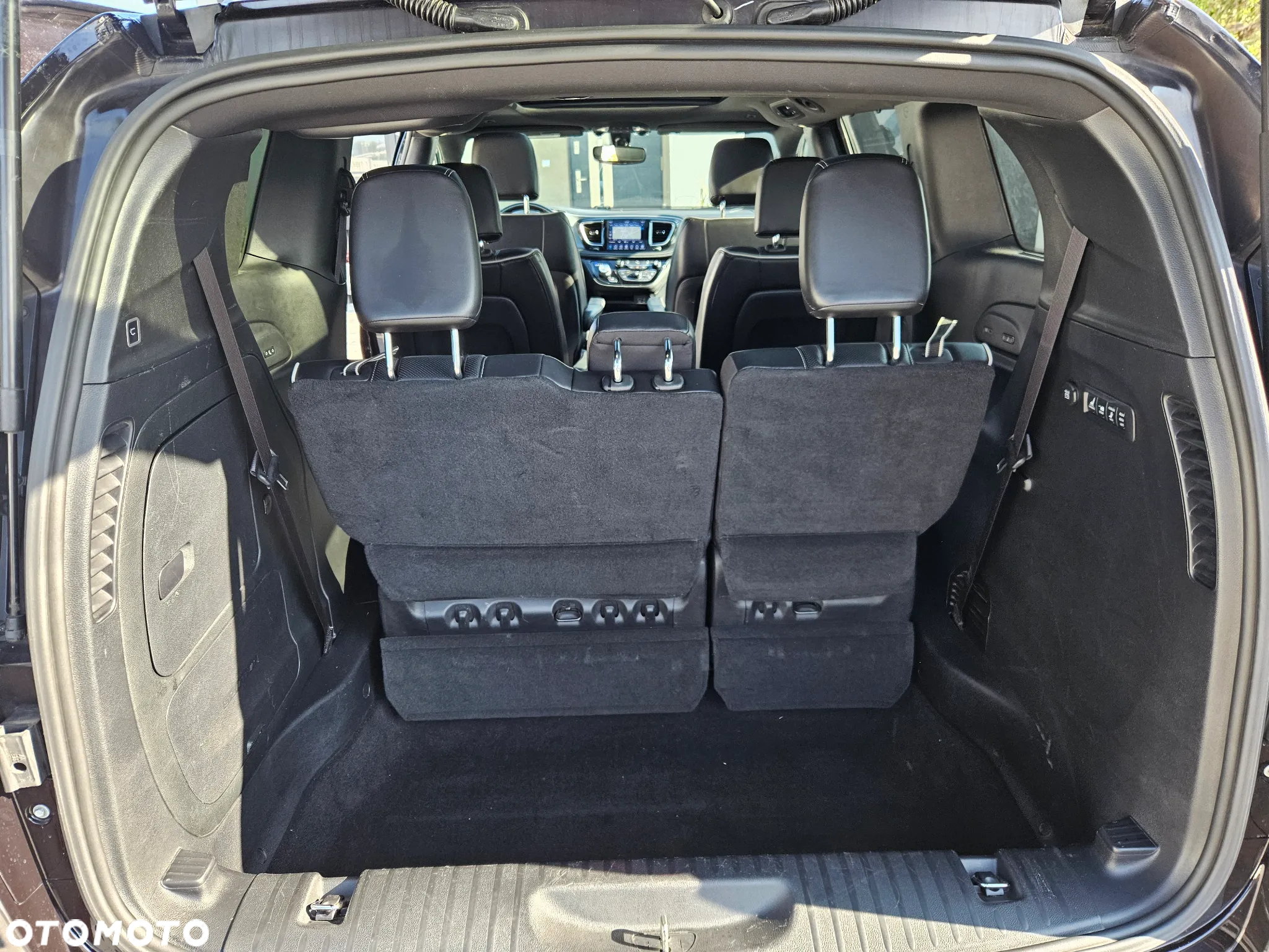 Chrysler Pacifica - 14