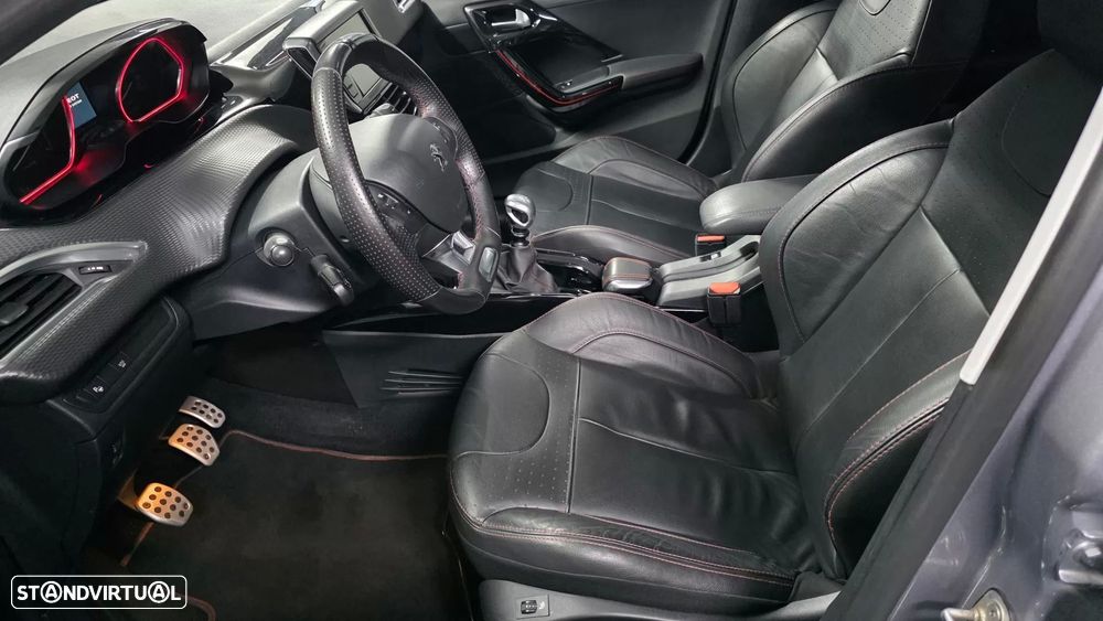 Peugeot 2008 PureTech 130 Stop&Start GT-Line Edition — fotografia 6
