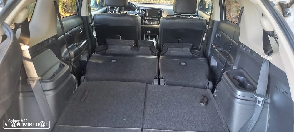 Mitsubishi Outlander 2.2 DI-D Intense - 24
