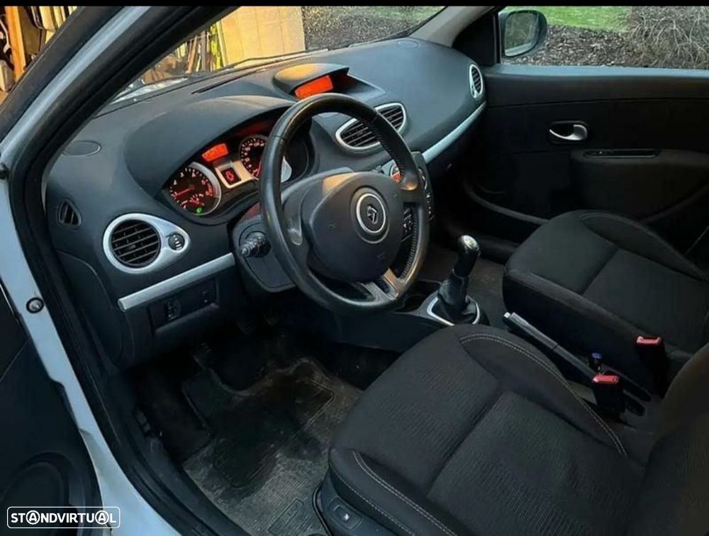Renault Clio 1.5 dCi Dynamique S - 8