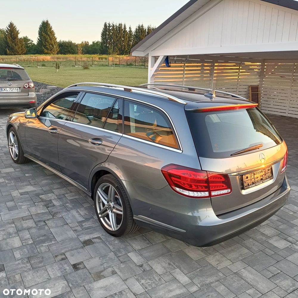 Mercedes-Benz Klasa E 300 T BlueTEC 7G-TRONIC - 22