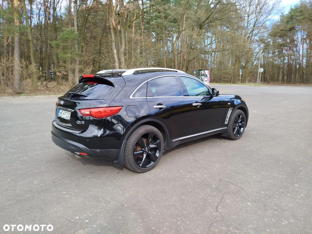 Infiniti Q70 - 1
