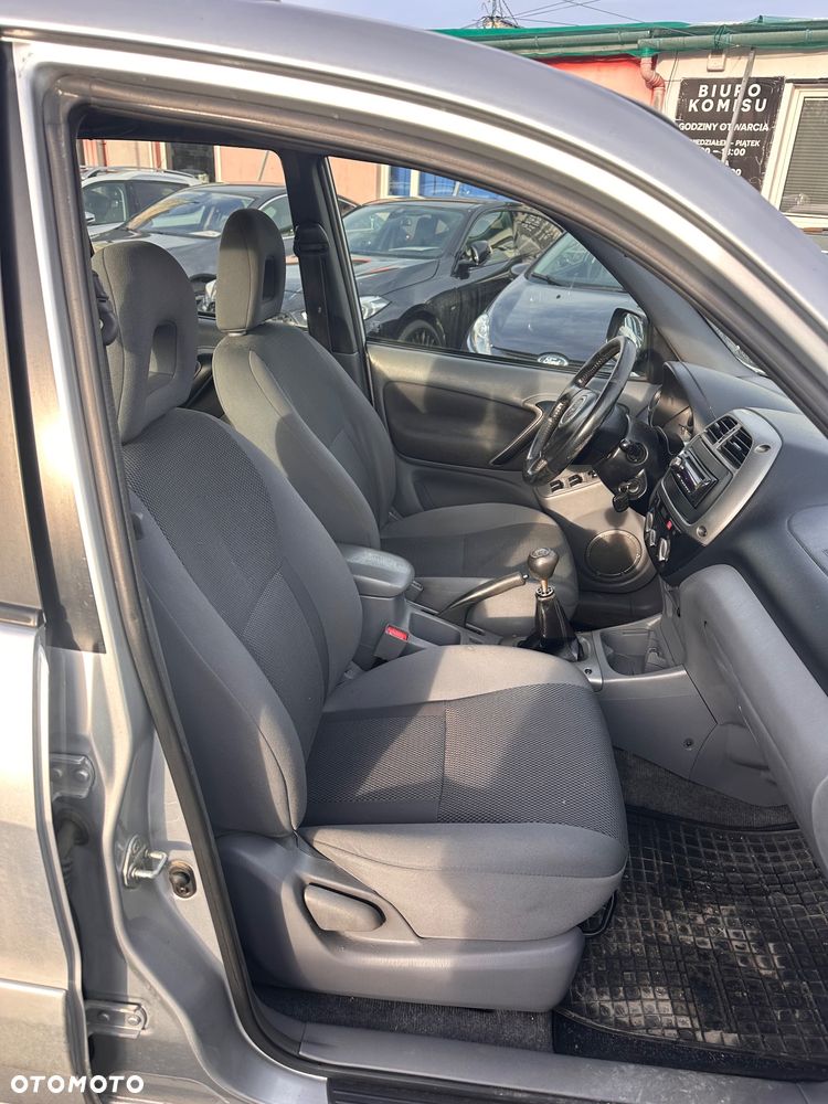 Toyota RAV4 D-4D 4x4 Sol - 12