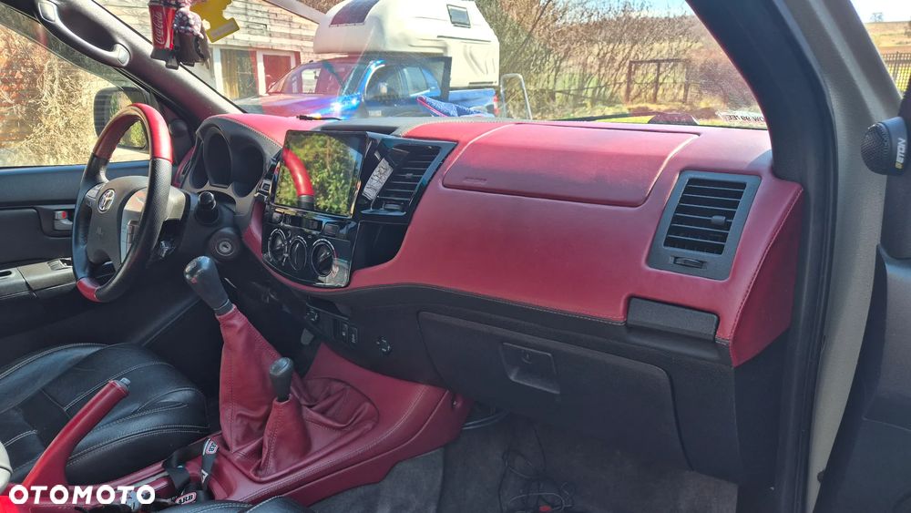 Toyota Hilux 2.5 D-4D SR5 - 27