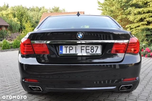 BMW Seria 7 750Li xDrive - 32