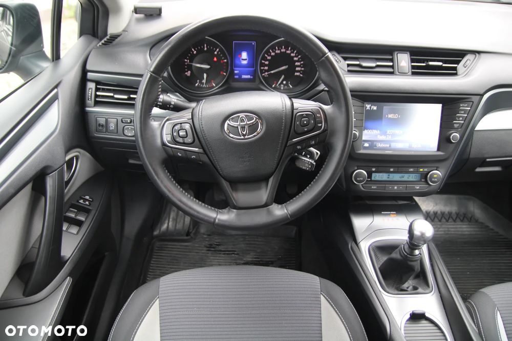 Toyota Avensis 2.0 D-4D Premium - 8
