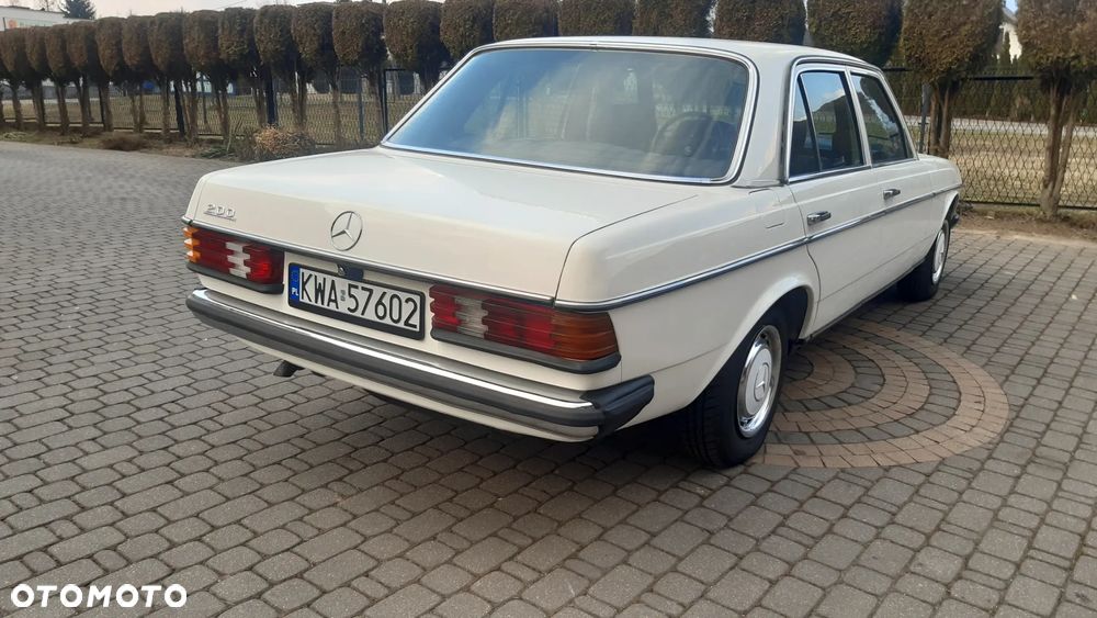 Mercedes-Benz W123 - 31