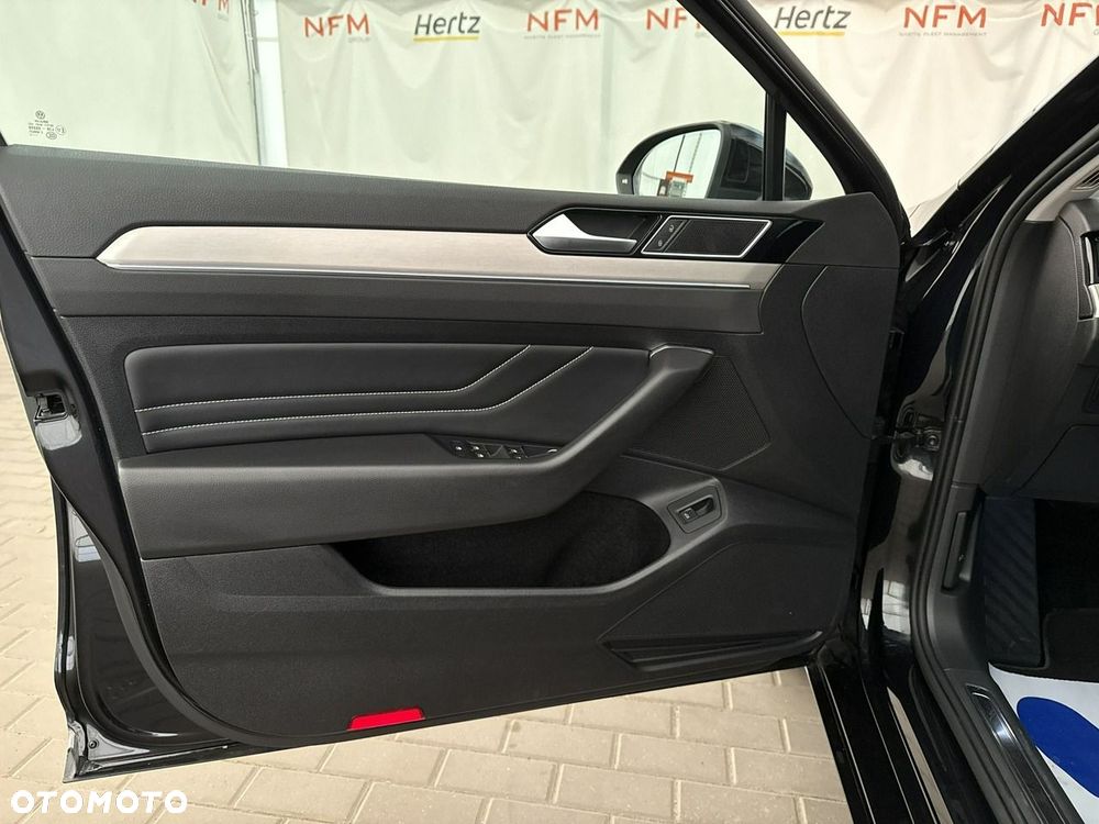 Volkswagen Passat - 11