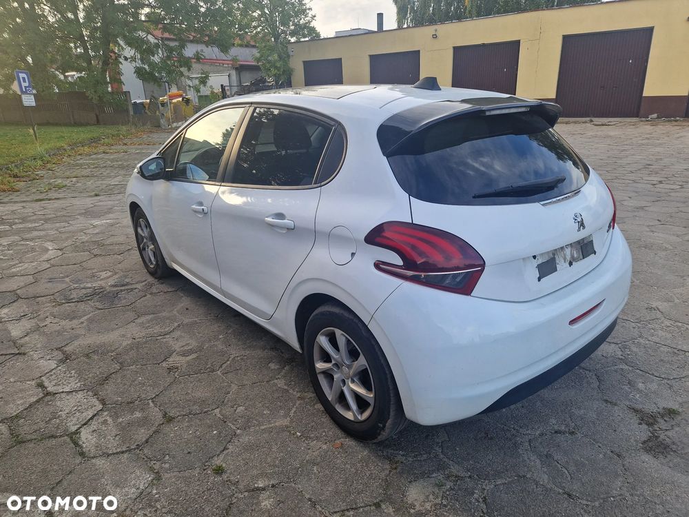 Peugeot 208 - 4