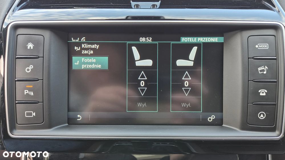 Jaguar XE 2.0 D Portfolio - 24