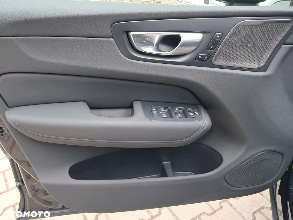 Volvo XC 60 B5 B AWD Plus Dark - 15