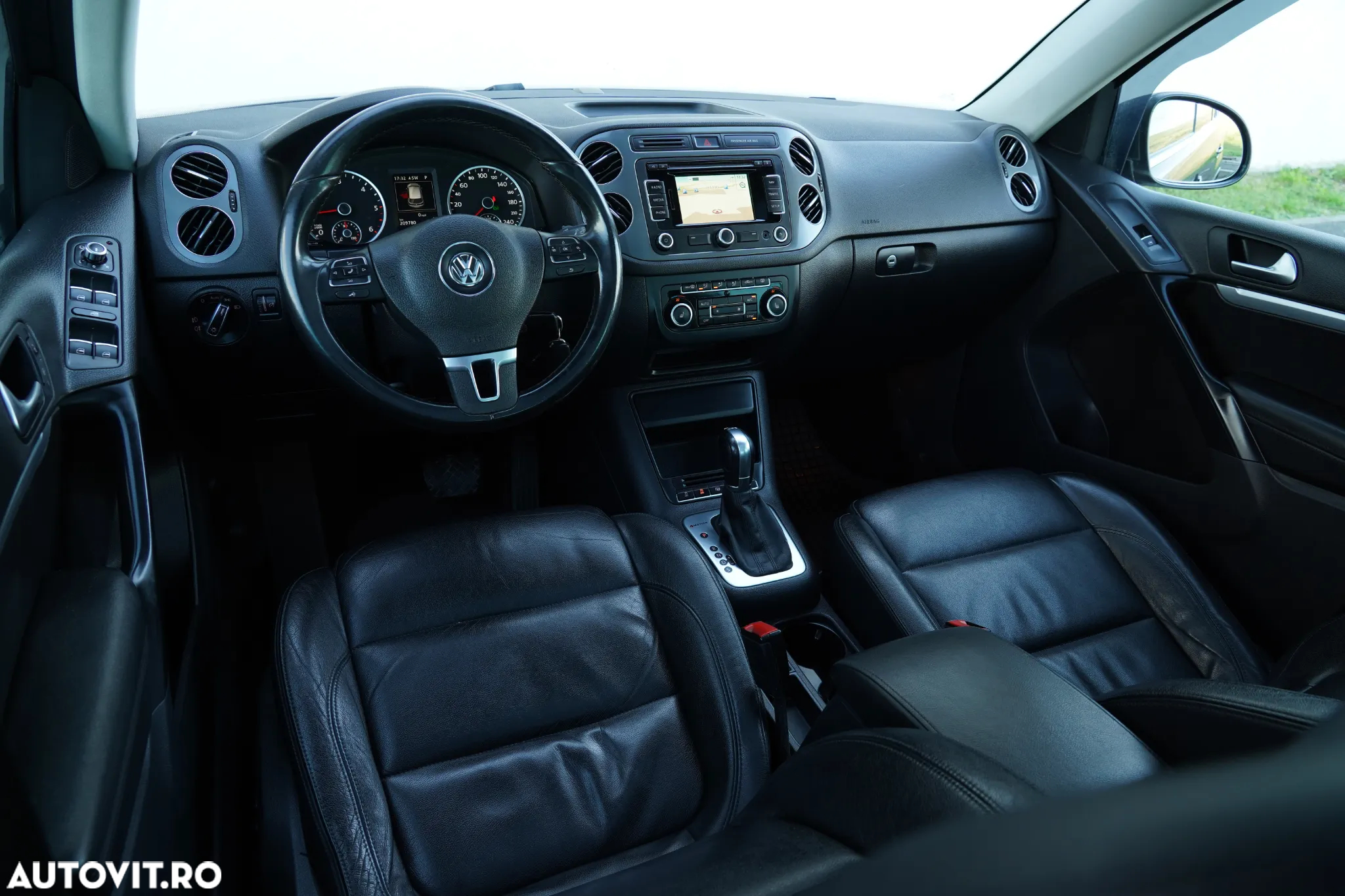 Volkswagen Tiguan 2.0 TDI DPF 4Motion BlueMotion Technology DSG Exclusive - 8