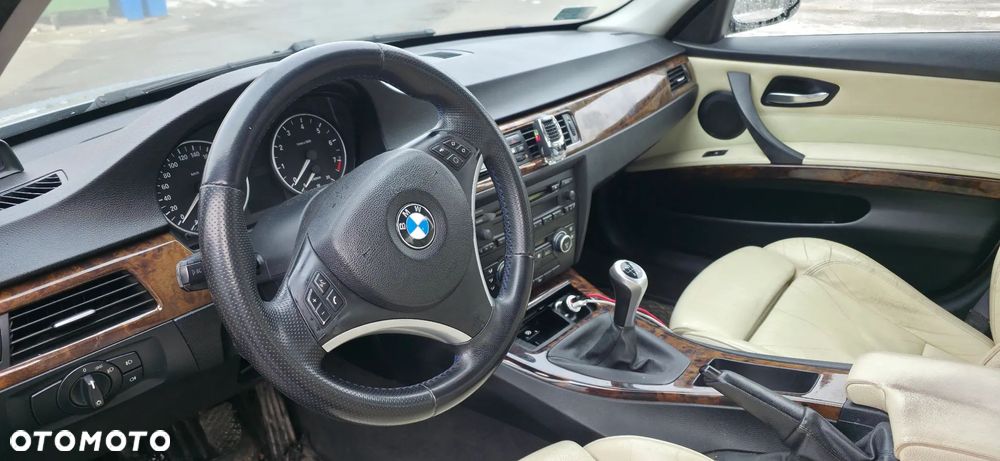 BMW Seria 3 330i - 6