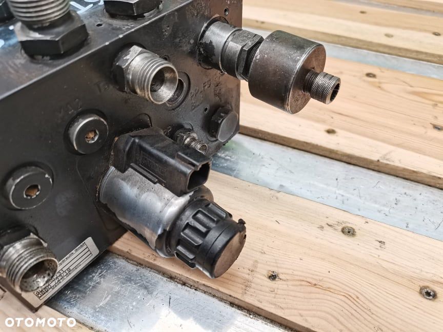 Blok hydrauliczny JCB 8330 Fastrack Hydac 400A6231 - 5