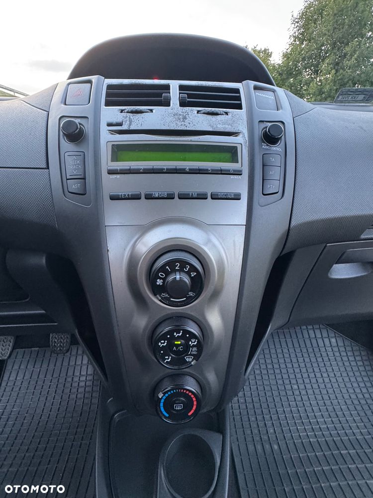 Toyota Yaris 1.33 Prestige - 32