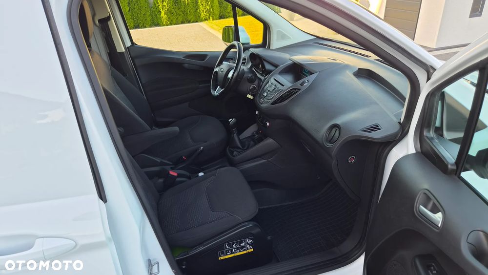 Ford Transit Courier - 10
