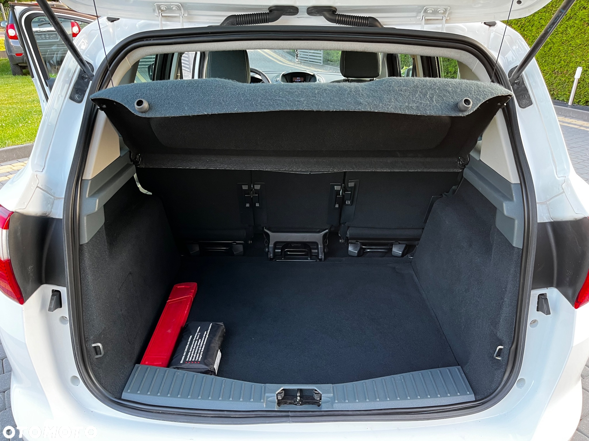 Ford C-MAX 1.6 Ti-VCT Champions Edition - 16