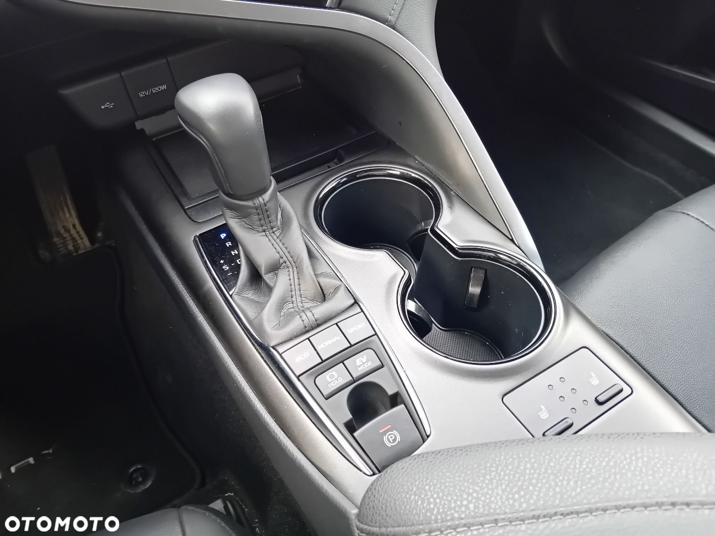 Toyota Camry - 18