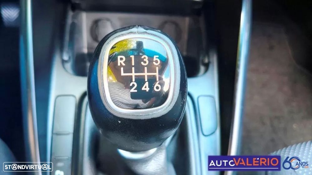Kia Carens 1.7 CRDi ISG EX - 24