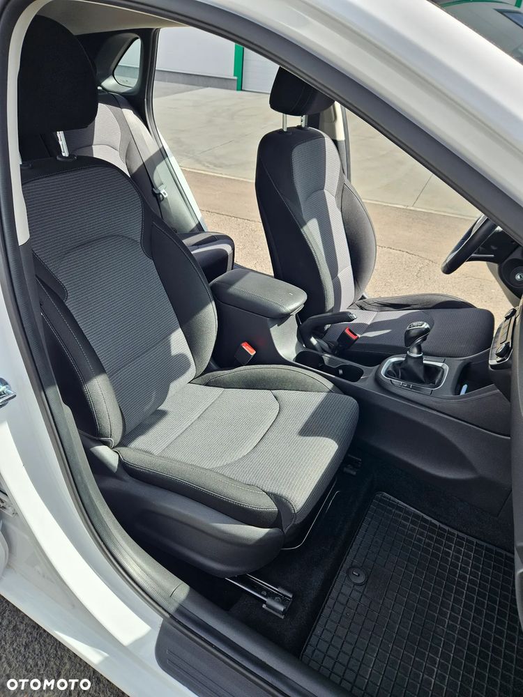 Hyundai i30 1.6 D Classic + - 11