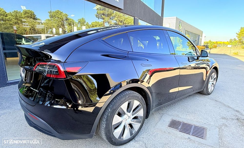 Tesla Model Y Long Range Dual Motor AWD - 8