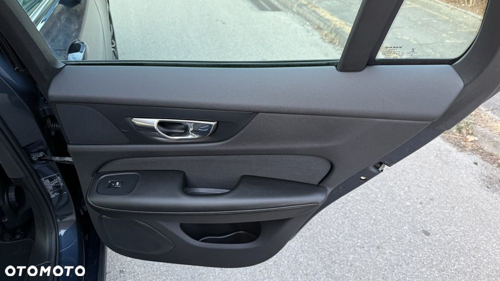 Volvo V60 D3 Momentum - 36