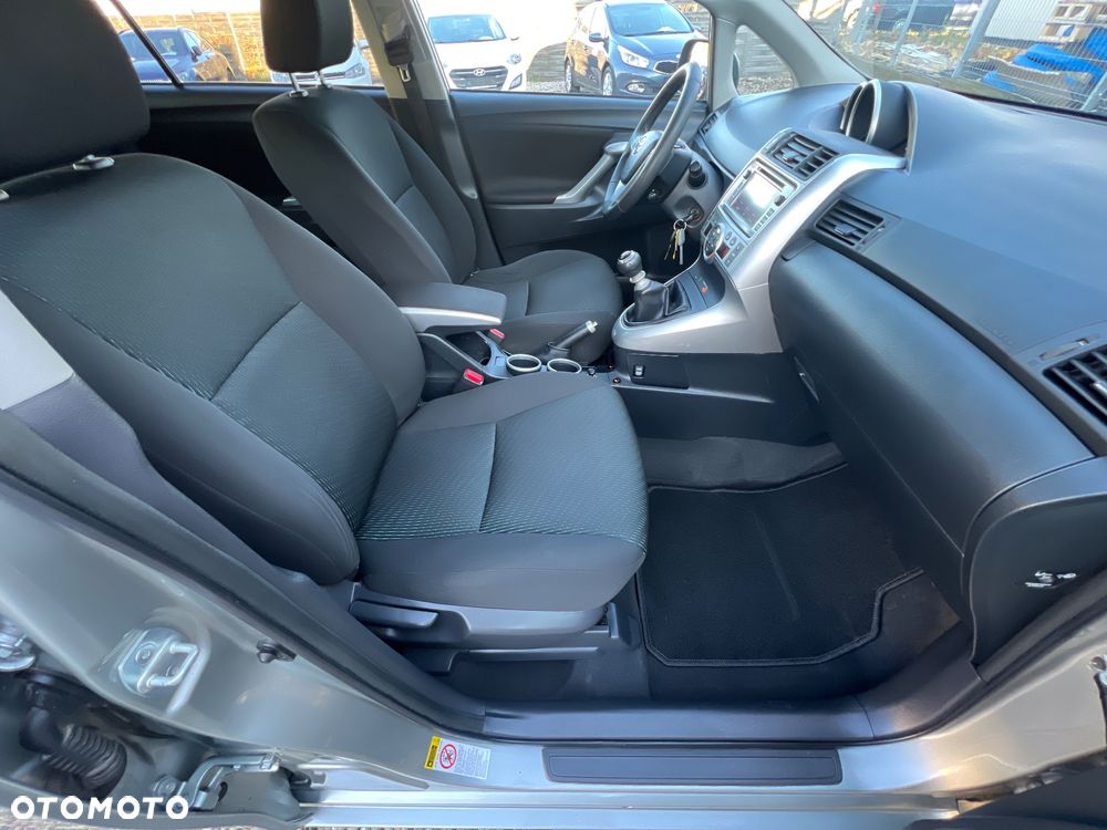Toyota Verso 1.6 Premium - 12