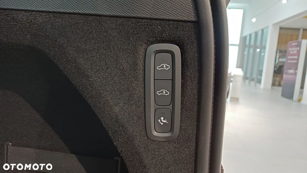 Volvo XC 90 T8 AWD Plug-In Hybrid Ultra Bright 7os - 19