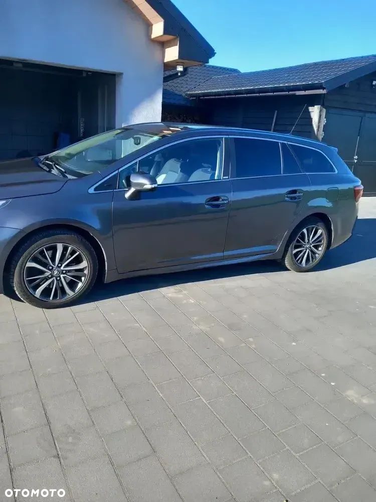 Toyota Avensis - 2