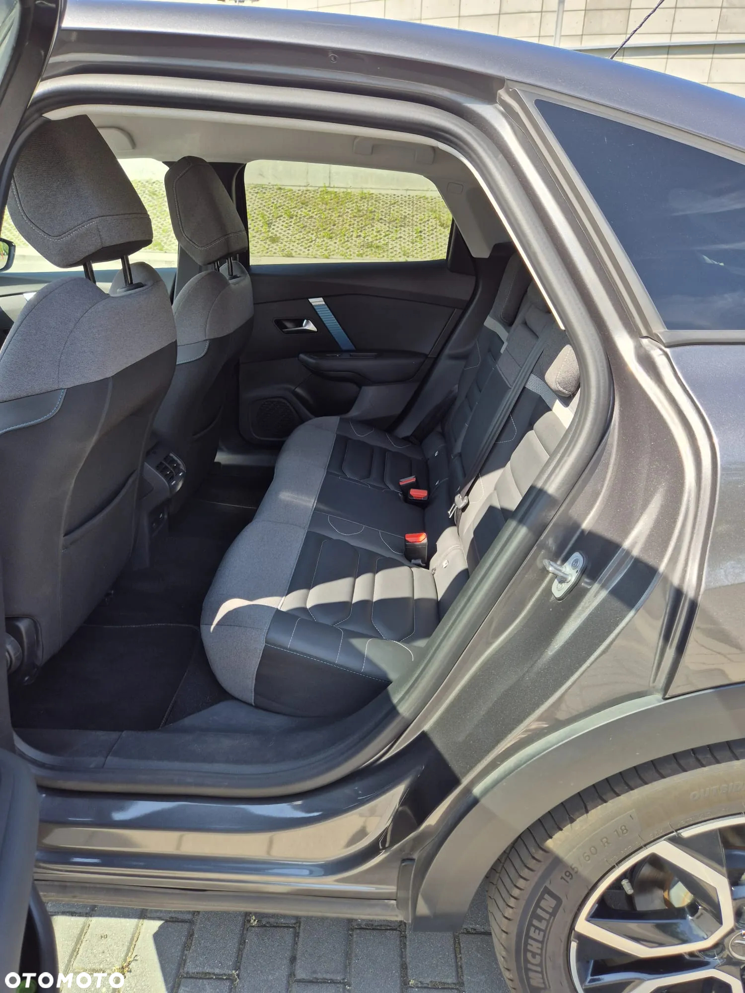 Citroën C4 e-C4 EV136 50kWh Shine - 13