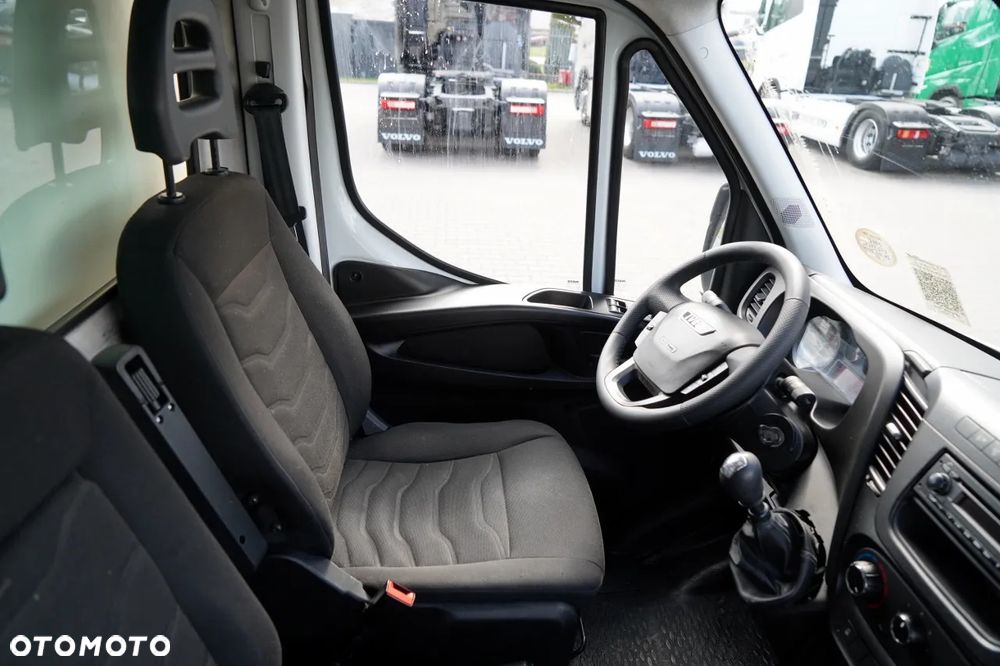 Iveco DAILY 35-150 / KONTENER 4,2 M / WINDA-750kg / BLIŹNIAK DMC: 3500 KG - 23
