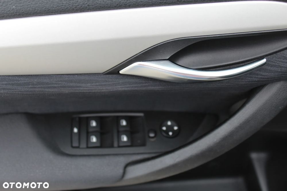 BMW X1 sDrive18i - 12