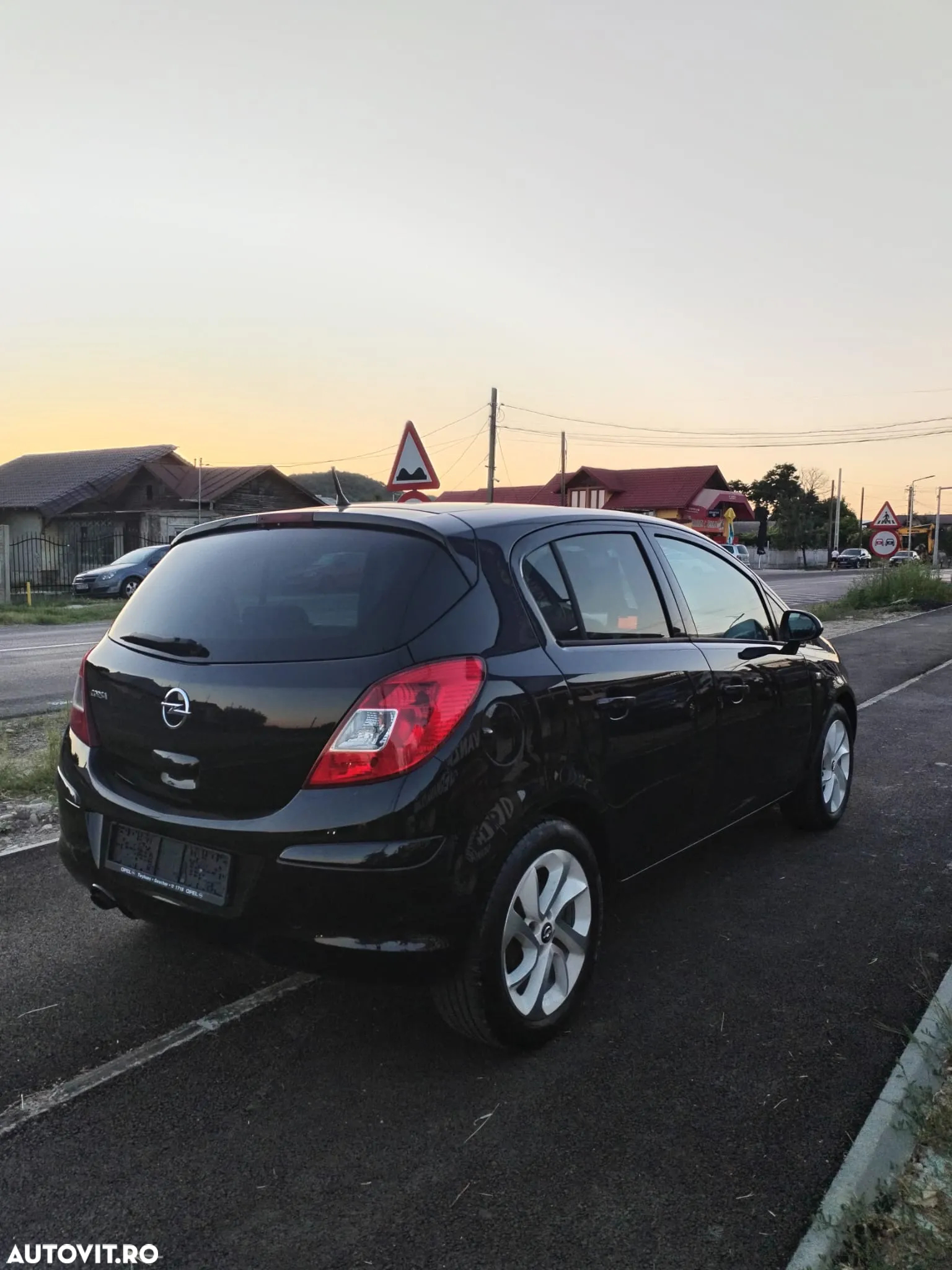 Opel Corsa 1.4 16V Satellite - 18