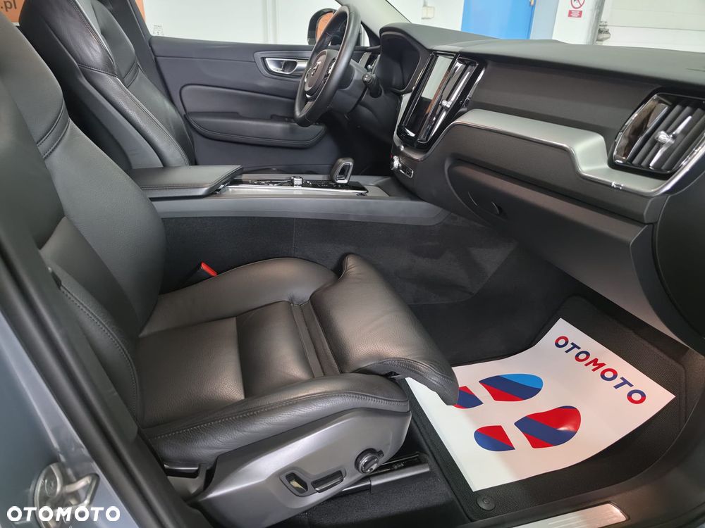 Volvo XC 60 B4 B Plus Dark - 13