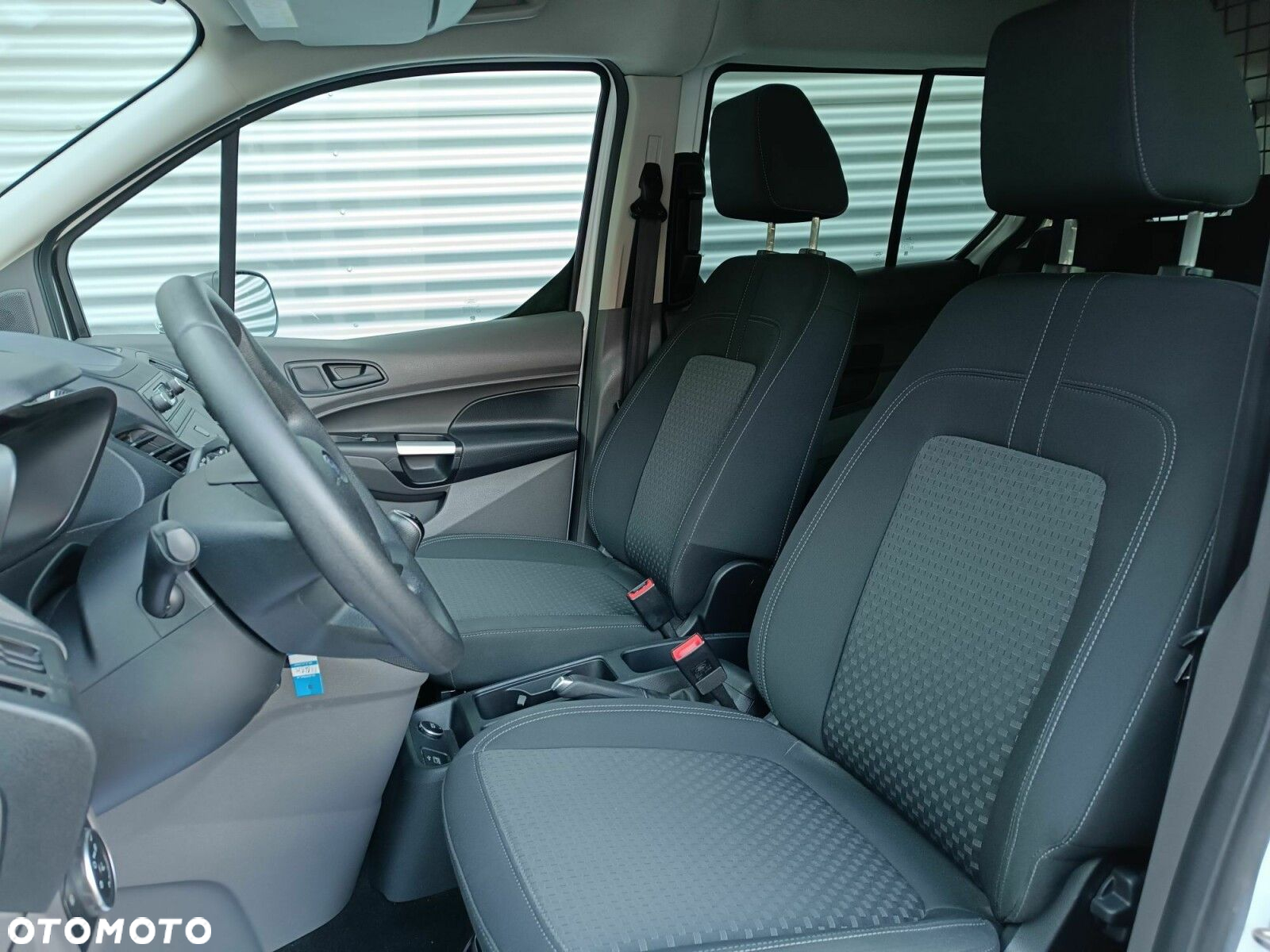 Ford Transit Connect - 13