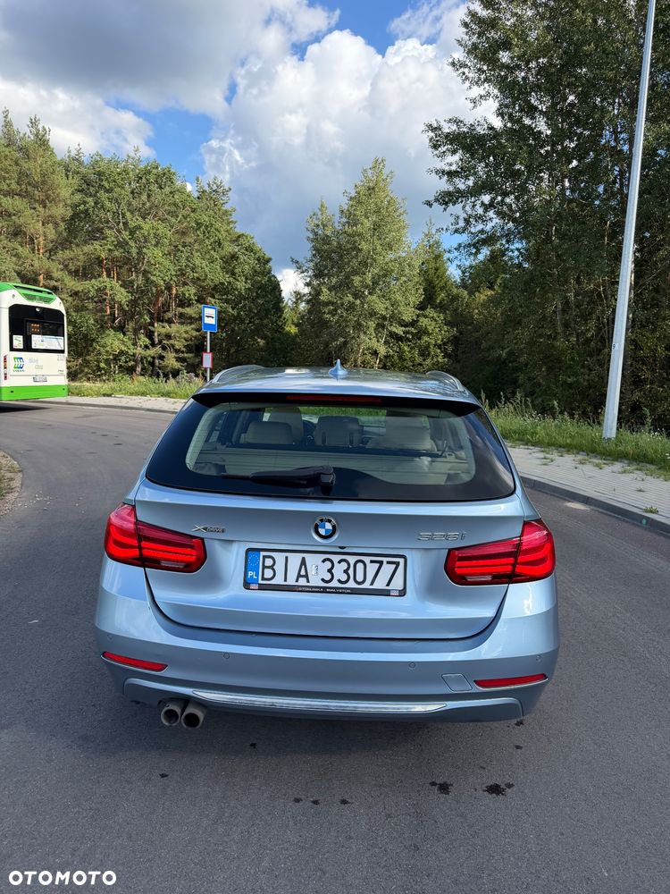BMW Seria 3 328i xDrive Luxury Line - 7