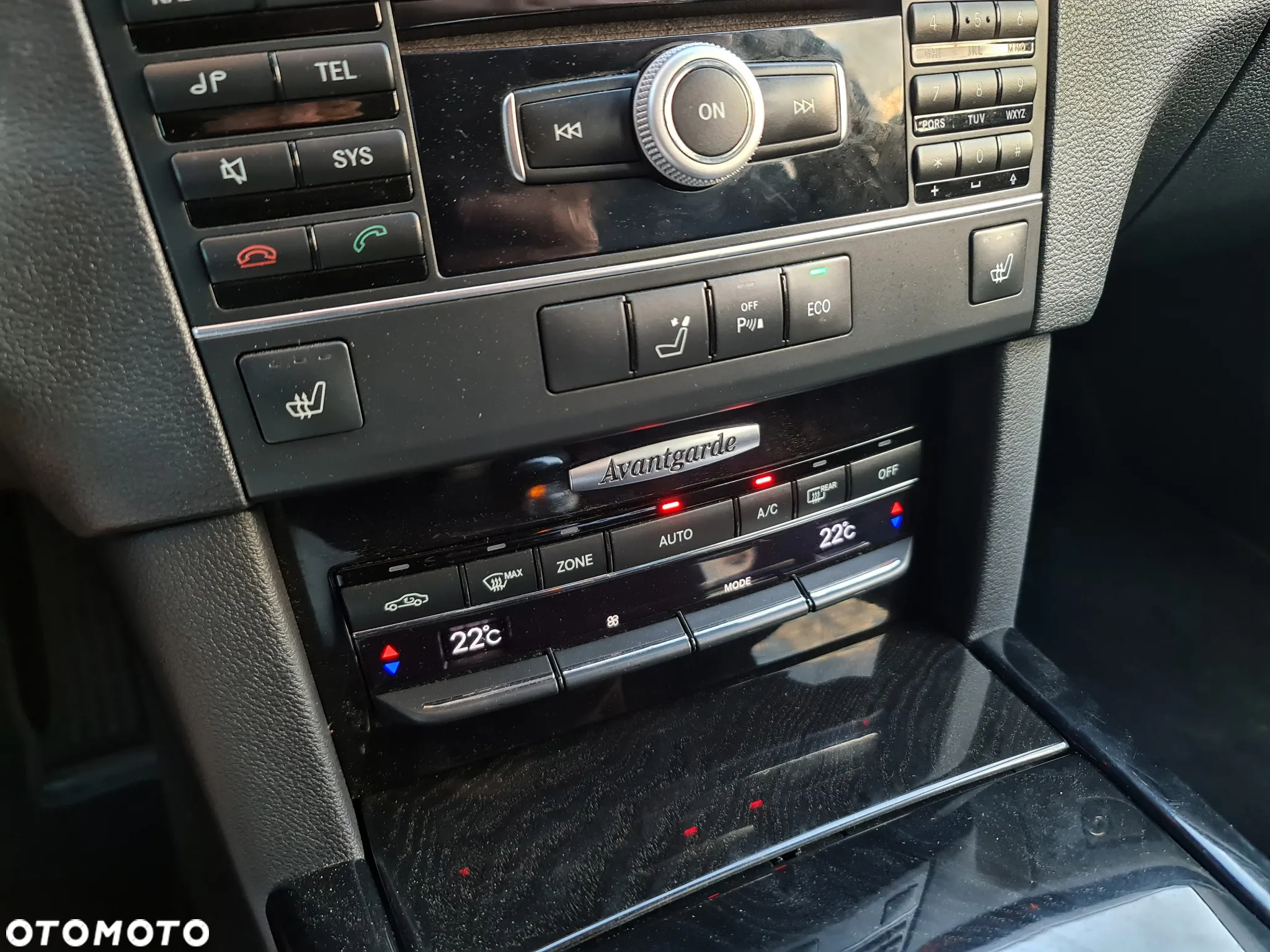 Mercedes-Benz Klasa E 200 CGI BlueEffICIENCY Avantgarde - 13