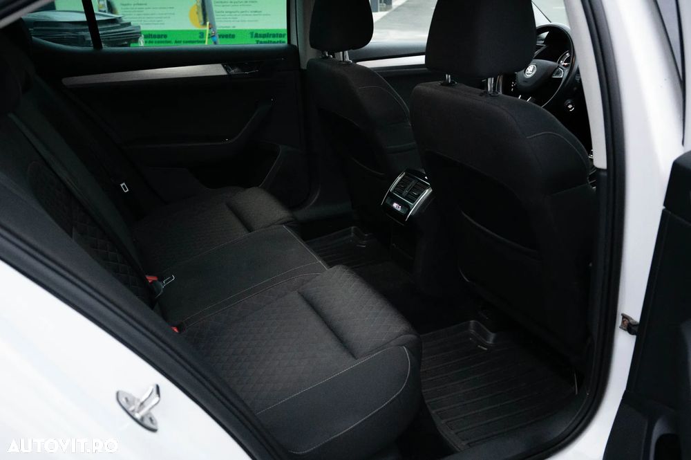 Skoda Superb 1.6 TDI DSG Style - 8