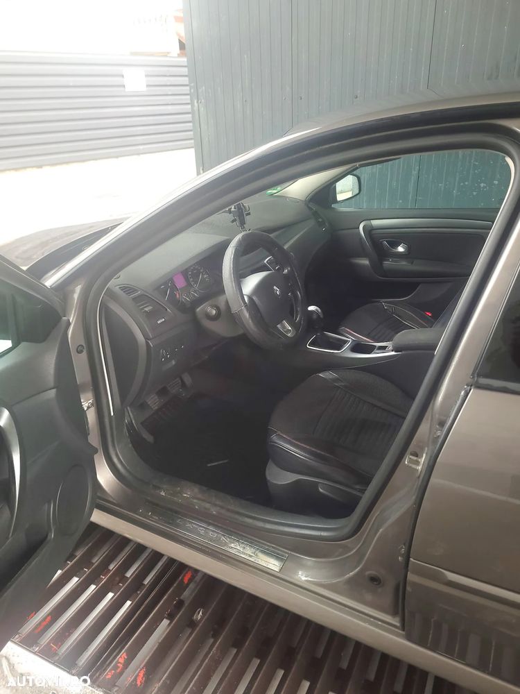 Renault Laguna 2.0 dCi FAP Expression - 8