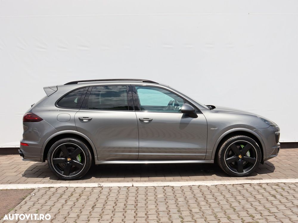 Porsche Cayenne 4.2 L S - 6