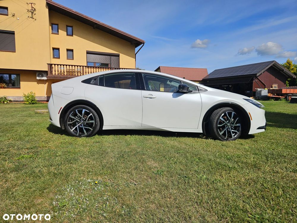 Toyota Prius Hybrid - 2