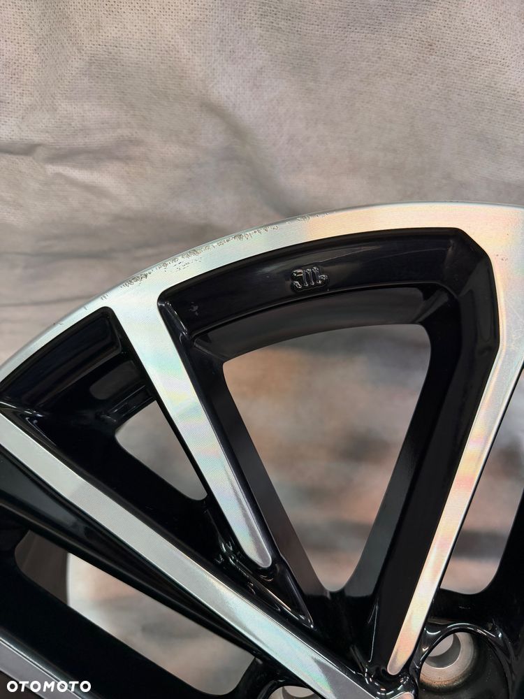 FELGA ALUMINIOWA TOYOTA CAMRY IX 18" 8J ET50 5X114.3 - 4
