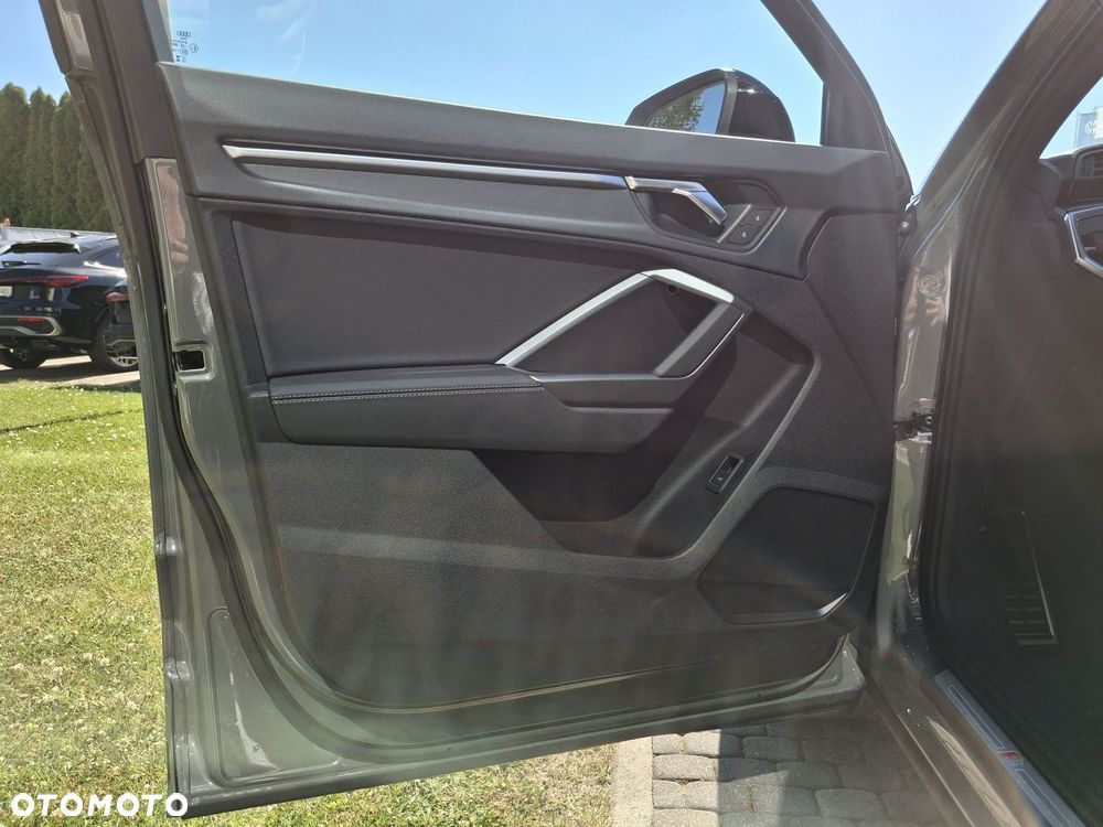 Audi Q3 Sportback - 13