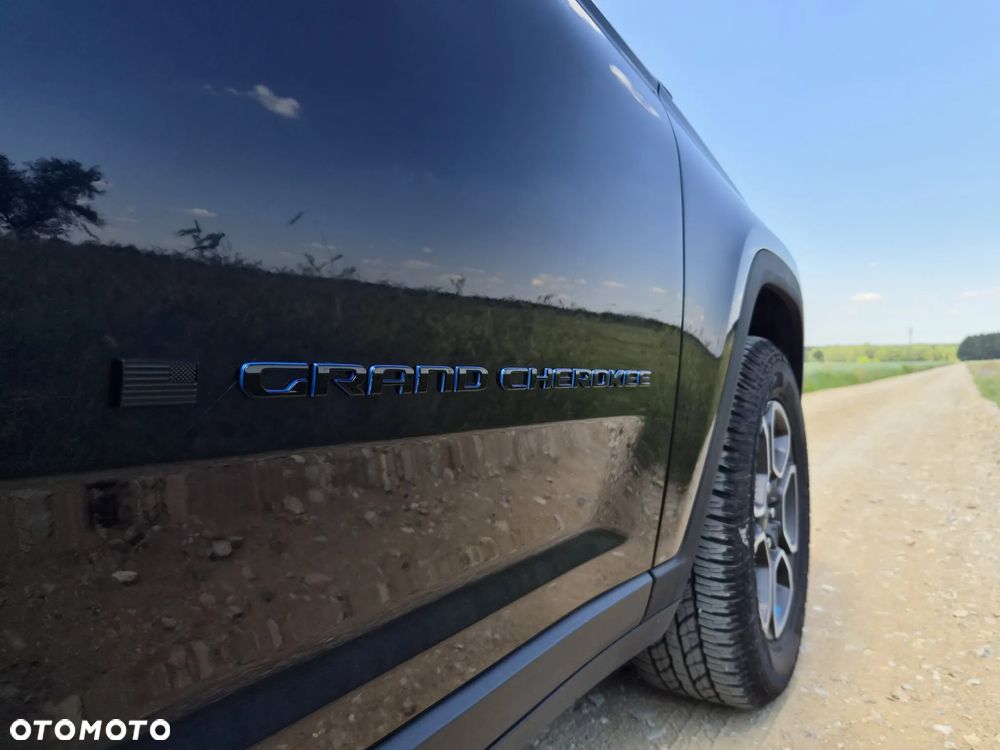 Jeep Grand Cherokee - 24