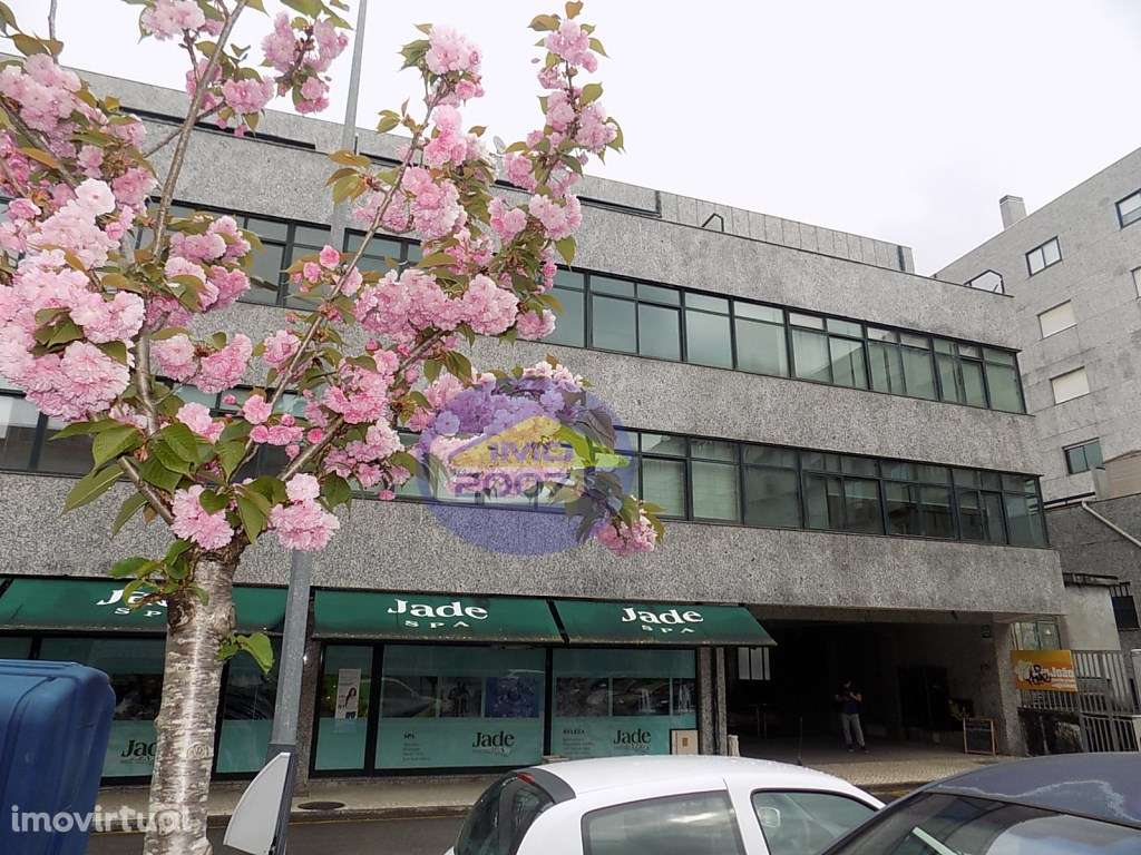 Loja com 1053m2 no centro de São João da Madeira - Grande imagem: 5/60